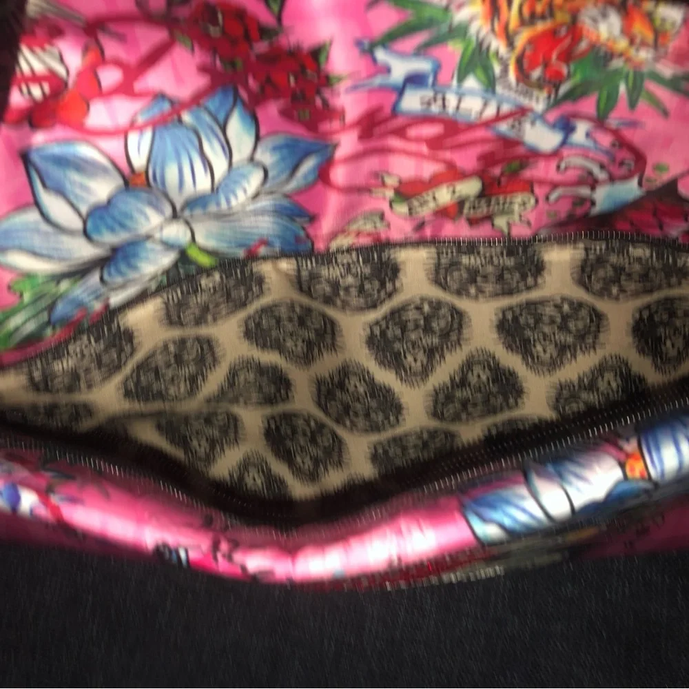 ‼️ ED HARDY  Pink Tattoo-Print Duffle Bag with Heart & Skull Patch - Picture 2 of 9